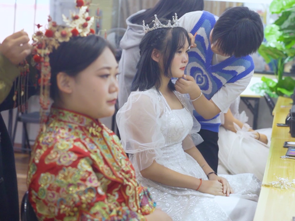 美发与形象设计